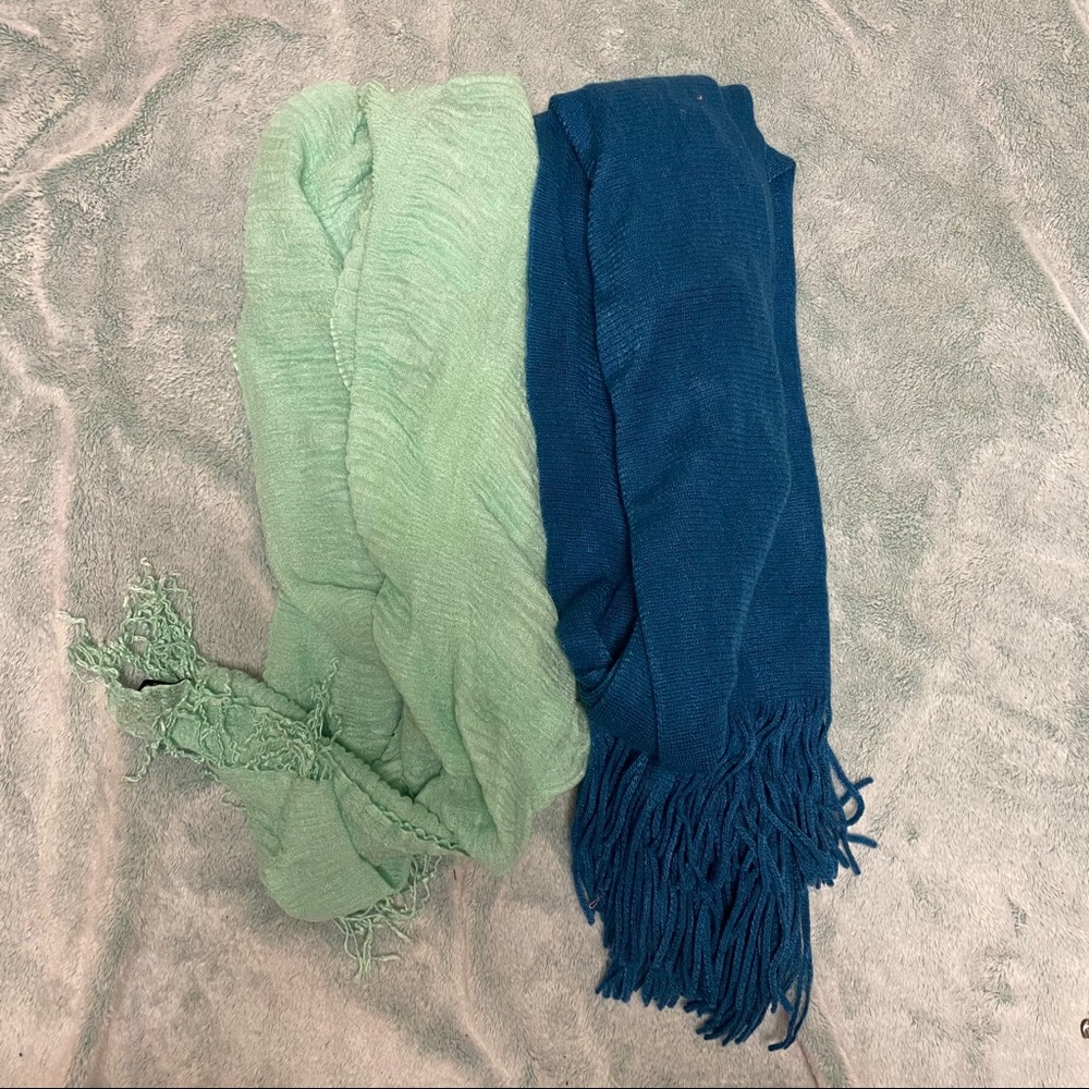 🐳 Bundle of 2 scarves: 1 seafoam green and 1 dark blue